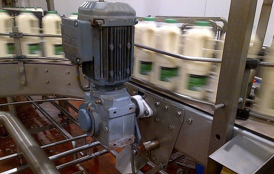 Food - Beverage, Conveyor, Milk Bottles F&B